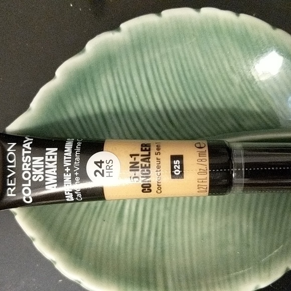 5 in 1 Concealer - Picture 1 of 2